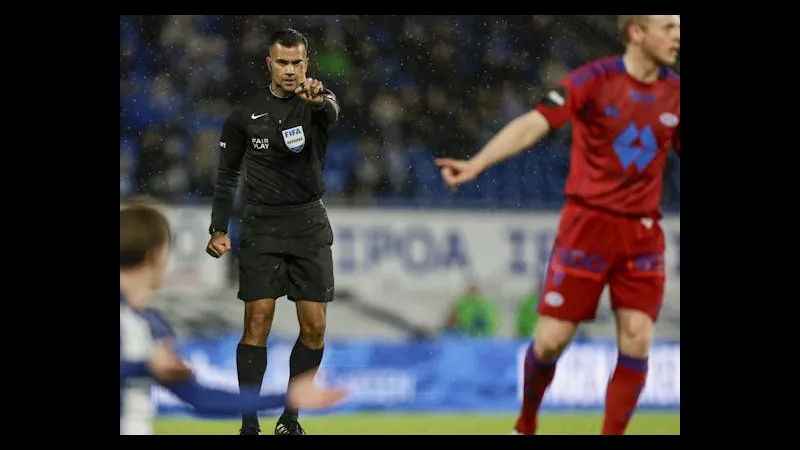 Cầu thủ Porto tạo khoảnh khắc ấn tượng khi vượt qua Malmo's defense